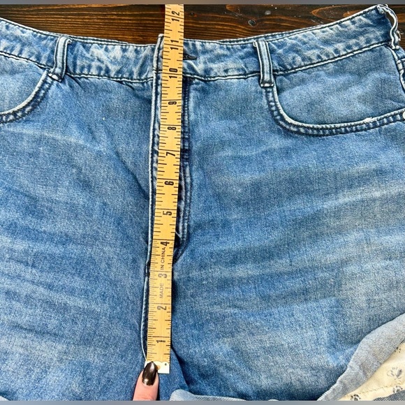 Pilcro Blue high rise roll tab Jean shorts size 32 - Picture 6 of 6
